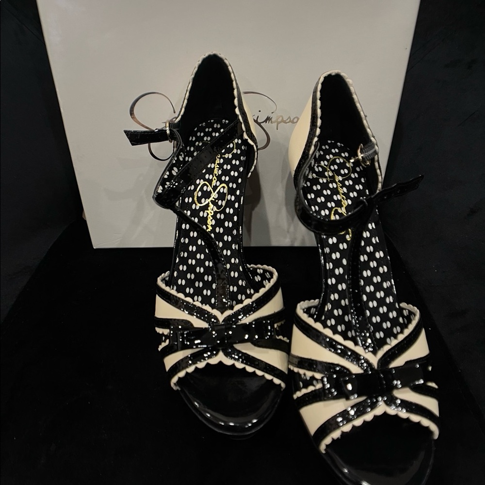 Jessica Simpson Cutesy Bow Pumps